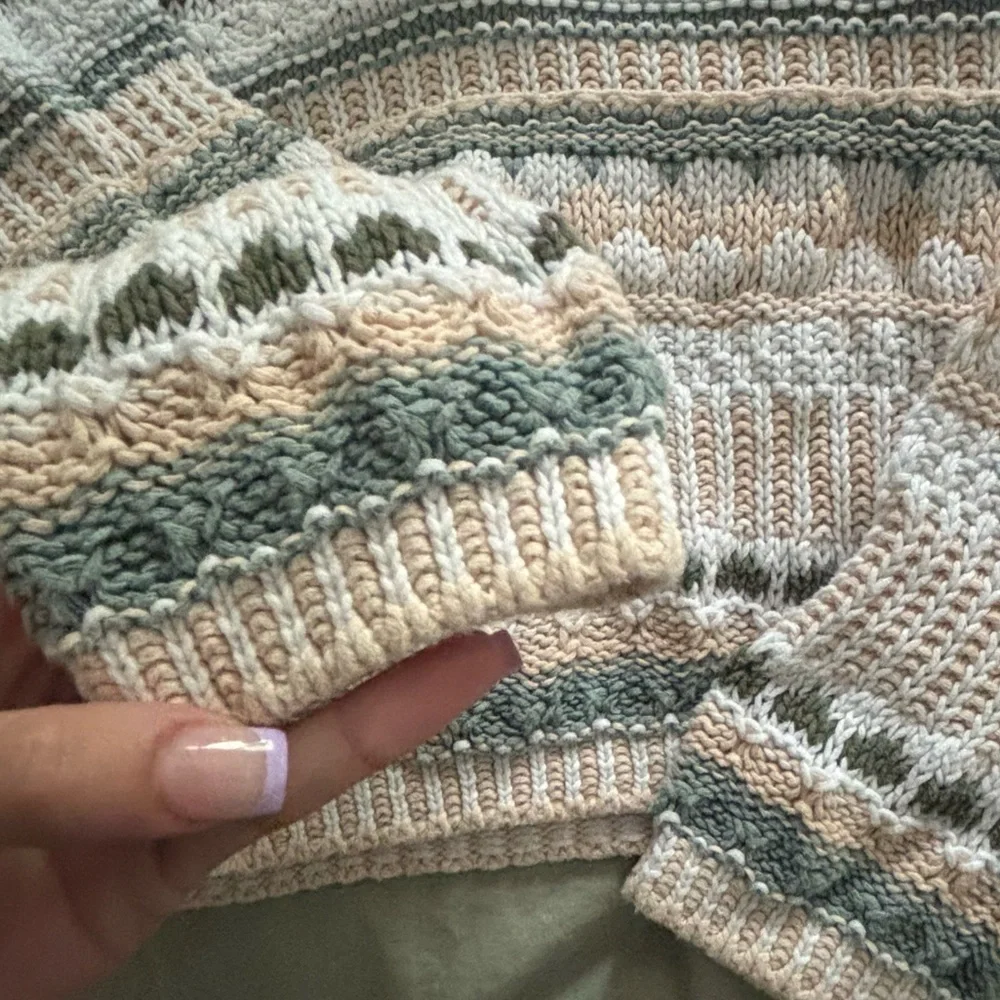 Crochet Long Sleeve 🌸 - Picture 4 of 7